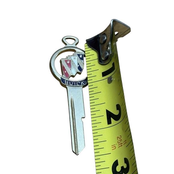 Buick Triple Shield Logo Gold Tone Vintage Key Blank Automobilia Keychain - Picture 5 of 6